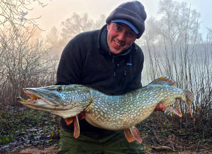 Review of Earith Lakes Fishery: UK trout, coarse and pike fishing.