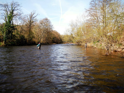 Lyn Davies fishes spiders on the usk