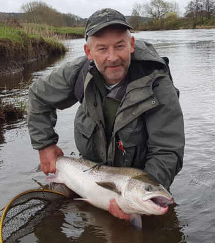 Matt Blunt with a 22.5lb hen fish he caught on 15th April from Letton Court on a black and yellow Flying C