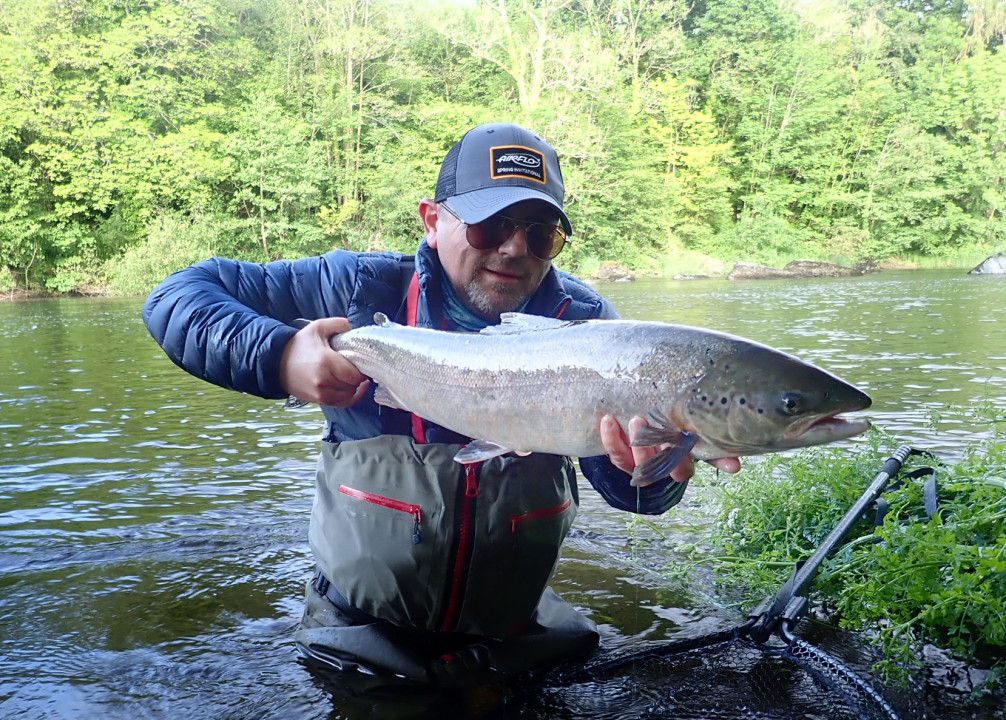  The Rectory's Rock Pool was the place if be in June. This was Tim Hughes with the first of three fish he had on fly, a 10 pounder on 10th June.